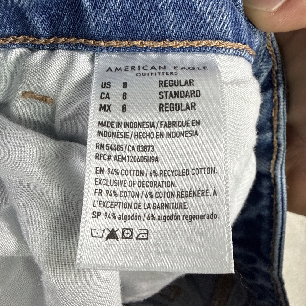 American Eagle Mom Jean Light Wash Distressed Denim Women's Size 8 Regular - Picture 6 of 10